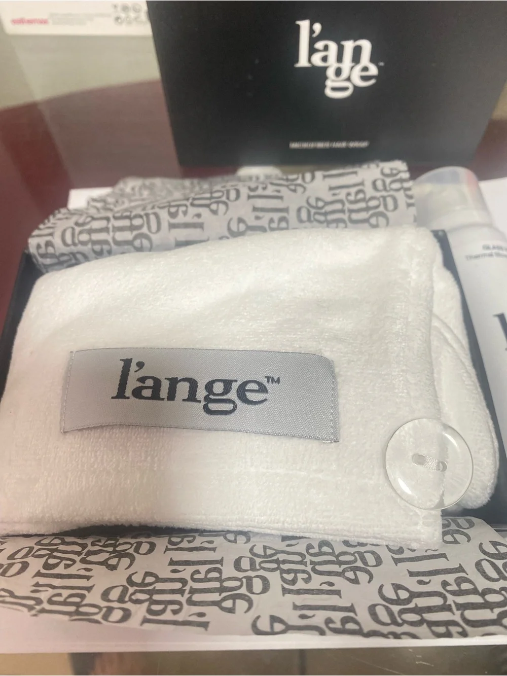 L’ange Set: Glass Hair Thermal Blowout Primer and Microfiber hair wrap.